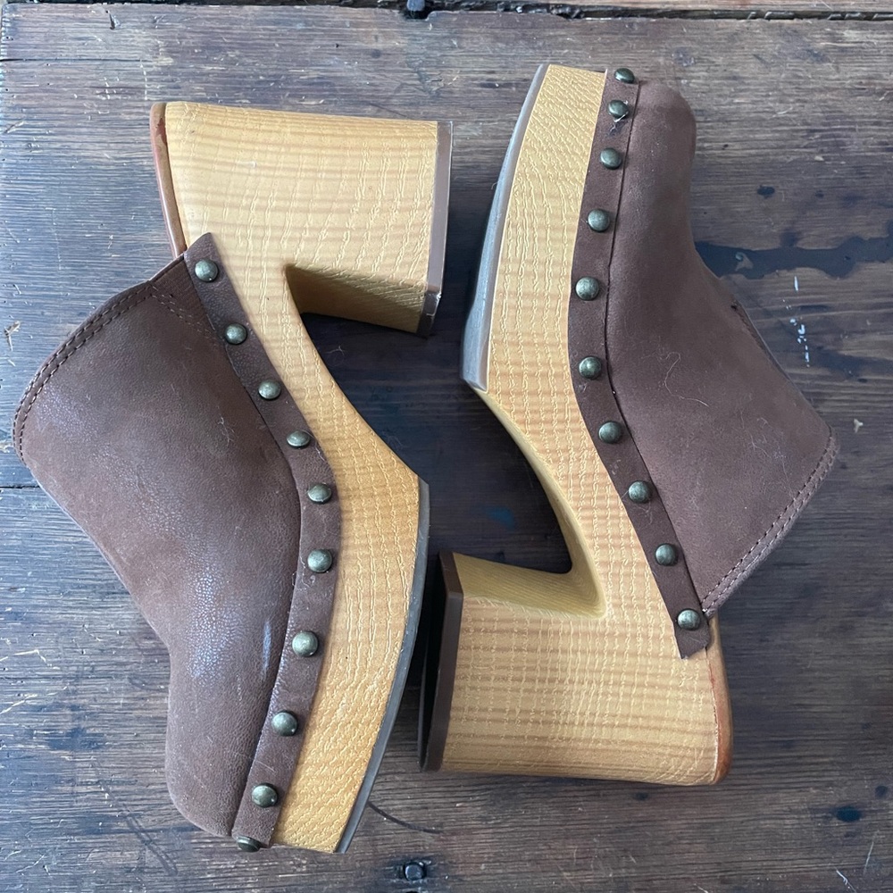 MIA clogs size 6